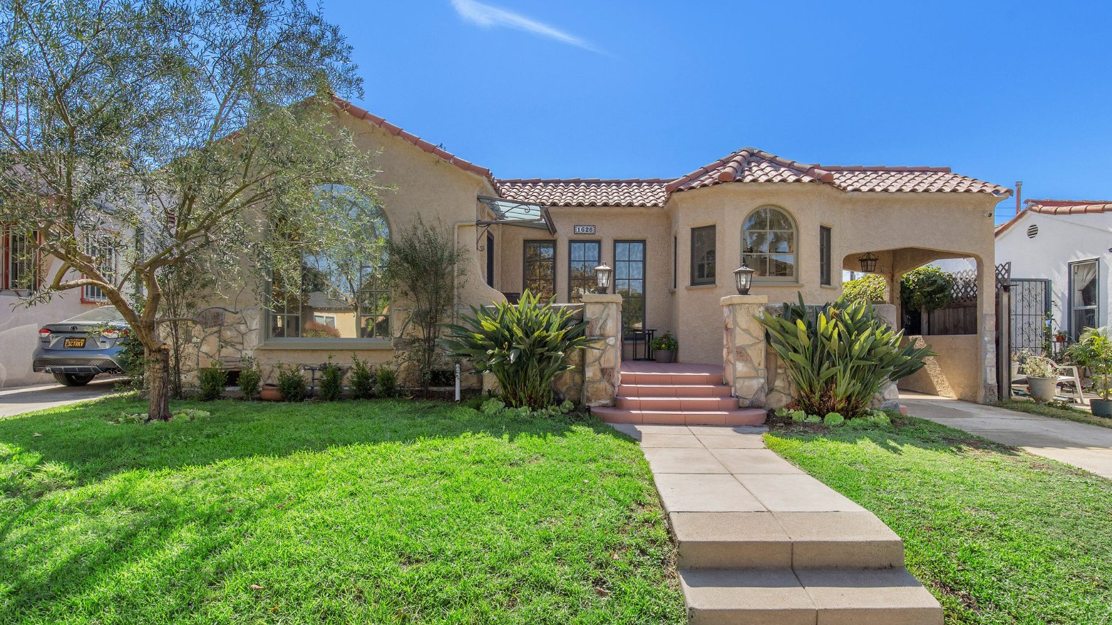 What Are the Experts Saying About the Spring Housing Market in Los Angeles?