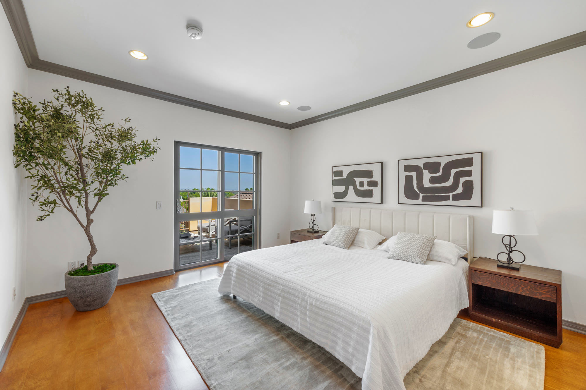 What Is Life Like in West Hollywood? Inside The Desmond at 851 San Vicente